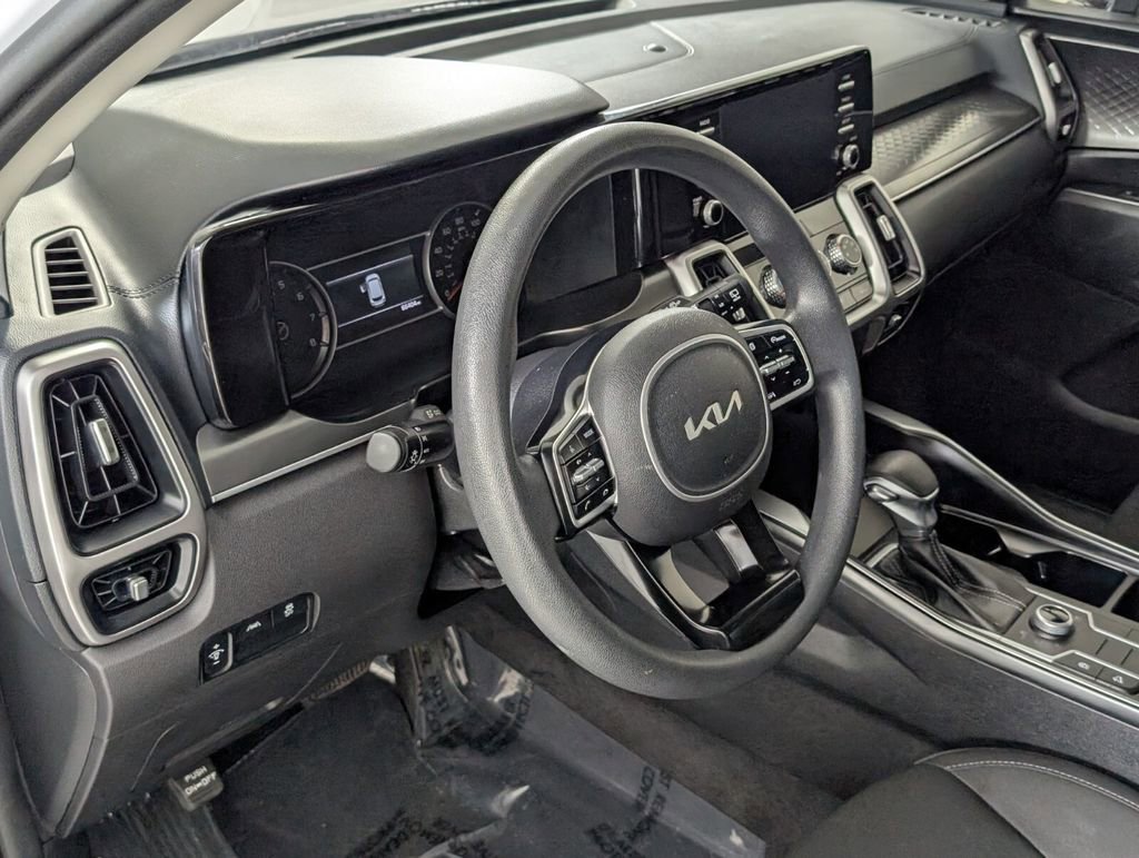 Used 2022 Kia Sorento LX image 11