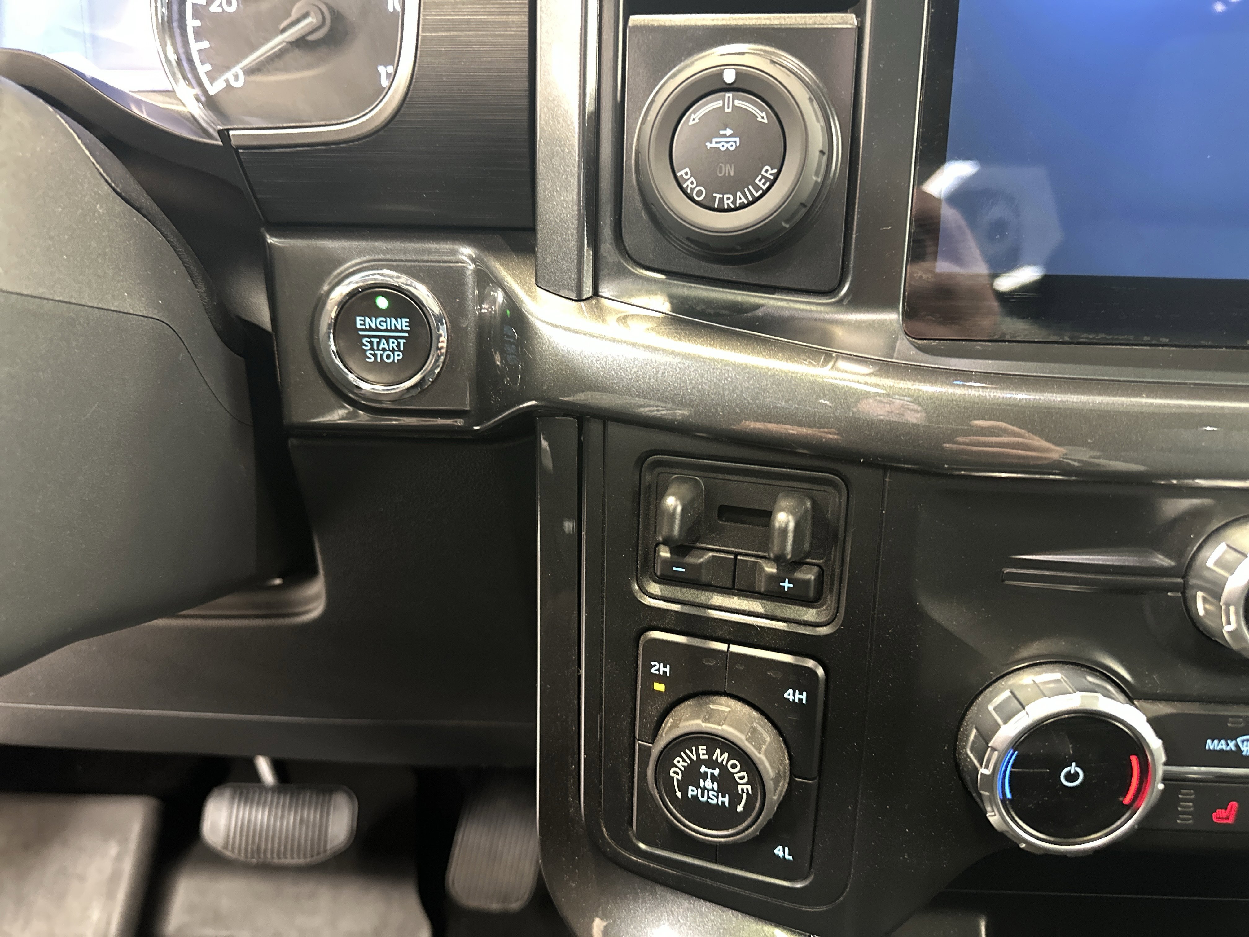 Used 2022 Ford F150 XLT w/ Equipment Group 302A High image 33