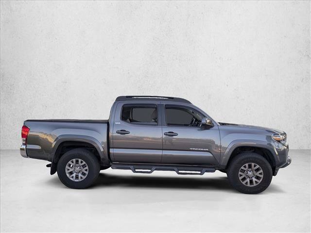 Used 2017 Toyota Tacoma TRD Off-Road image 4