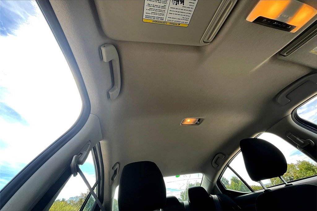 Used 2021 Nissan Versa SR image 21