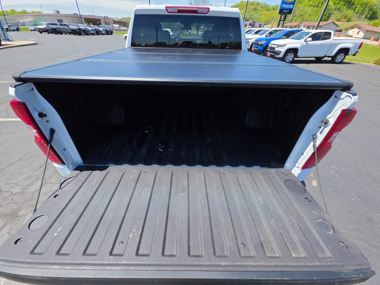 Used 2025 Chevrolet Silverado 1500 Custom Trail Boss w/ Dark Appearance Package AWD/4WD image 21