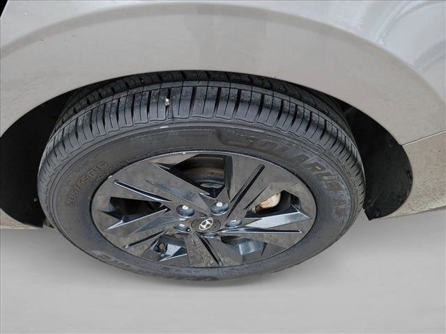 Used 2023 Hyundai Elantra SEL FWD image 12