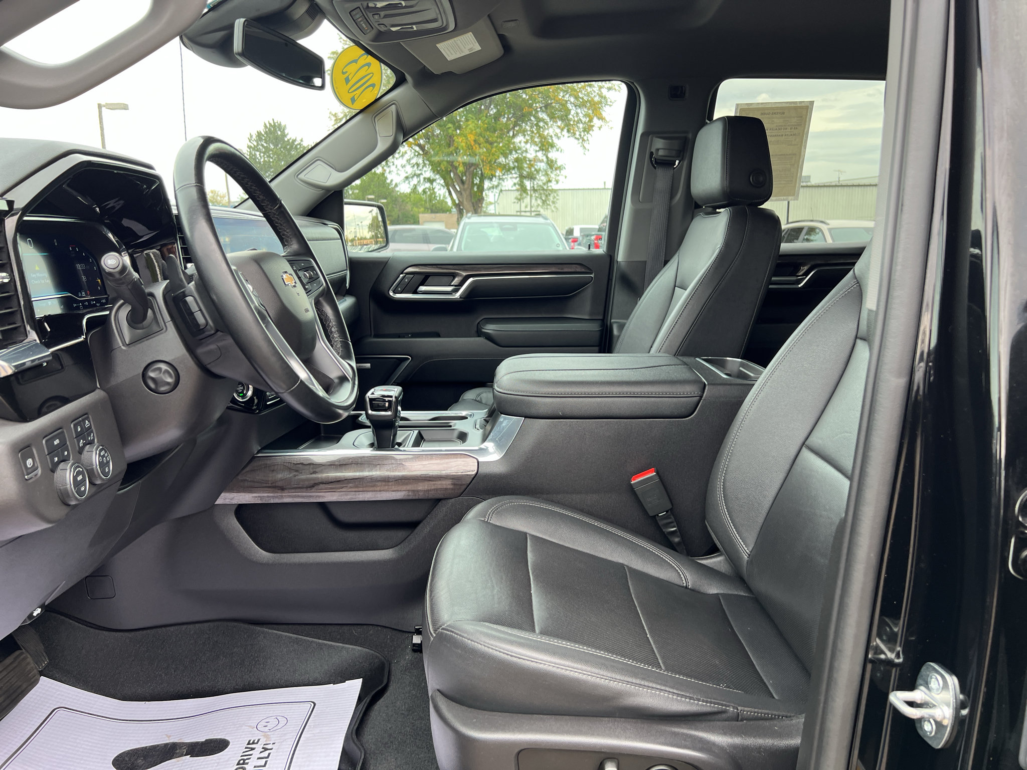 Used 2023 Chevrolet Silverado 1500 LTZ AWD/4WD image 10