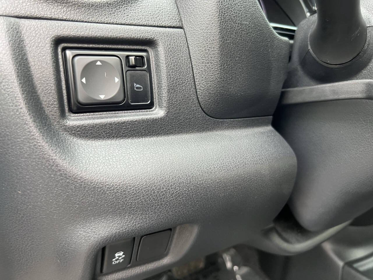 Used 2013 Nissan Versa SV w/ Convenience Pkg FWD image 17