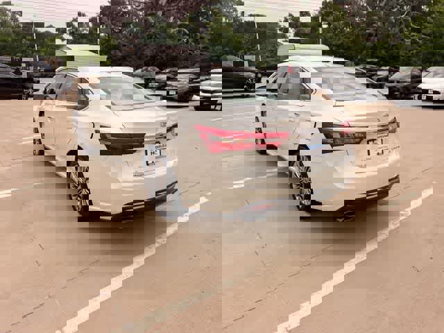 Used 2017 Toyota Avalon Limited FWD image 5