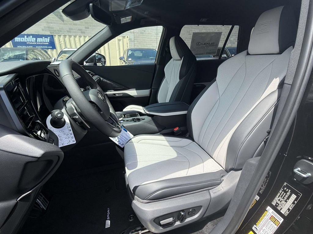 New 2026 Lexus TX 500h AWD image 2