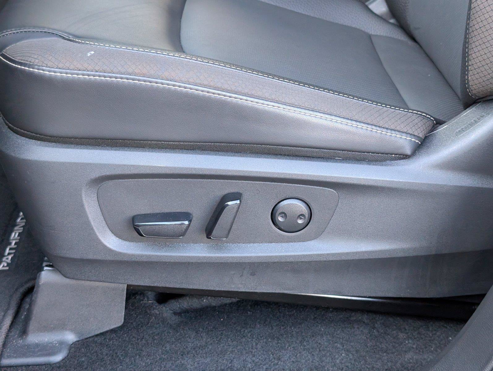 Used 2026 Nissan Pathfinder SL FWD image 16