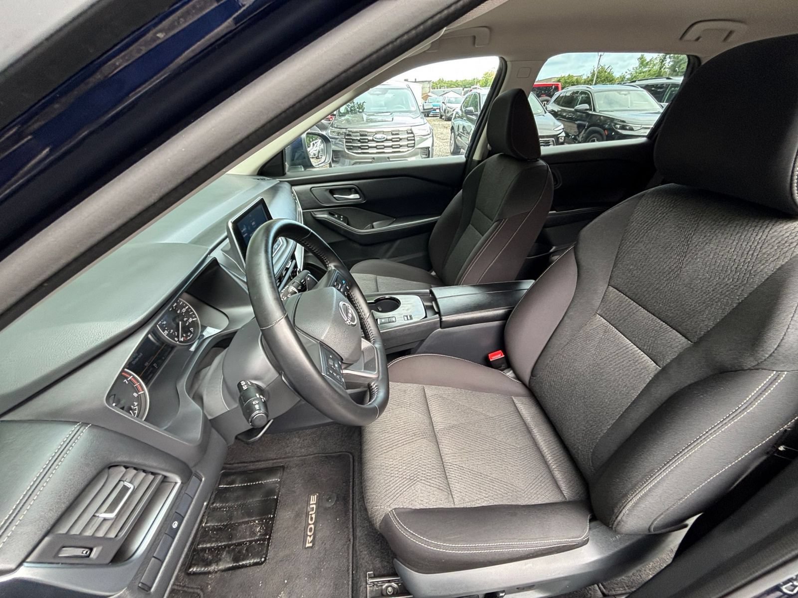 Used 2025 Nissan Rogue SV FWD image 28