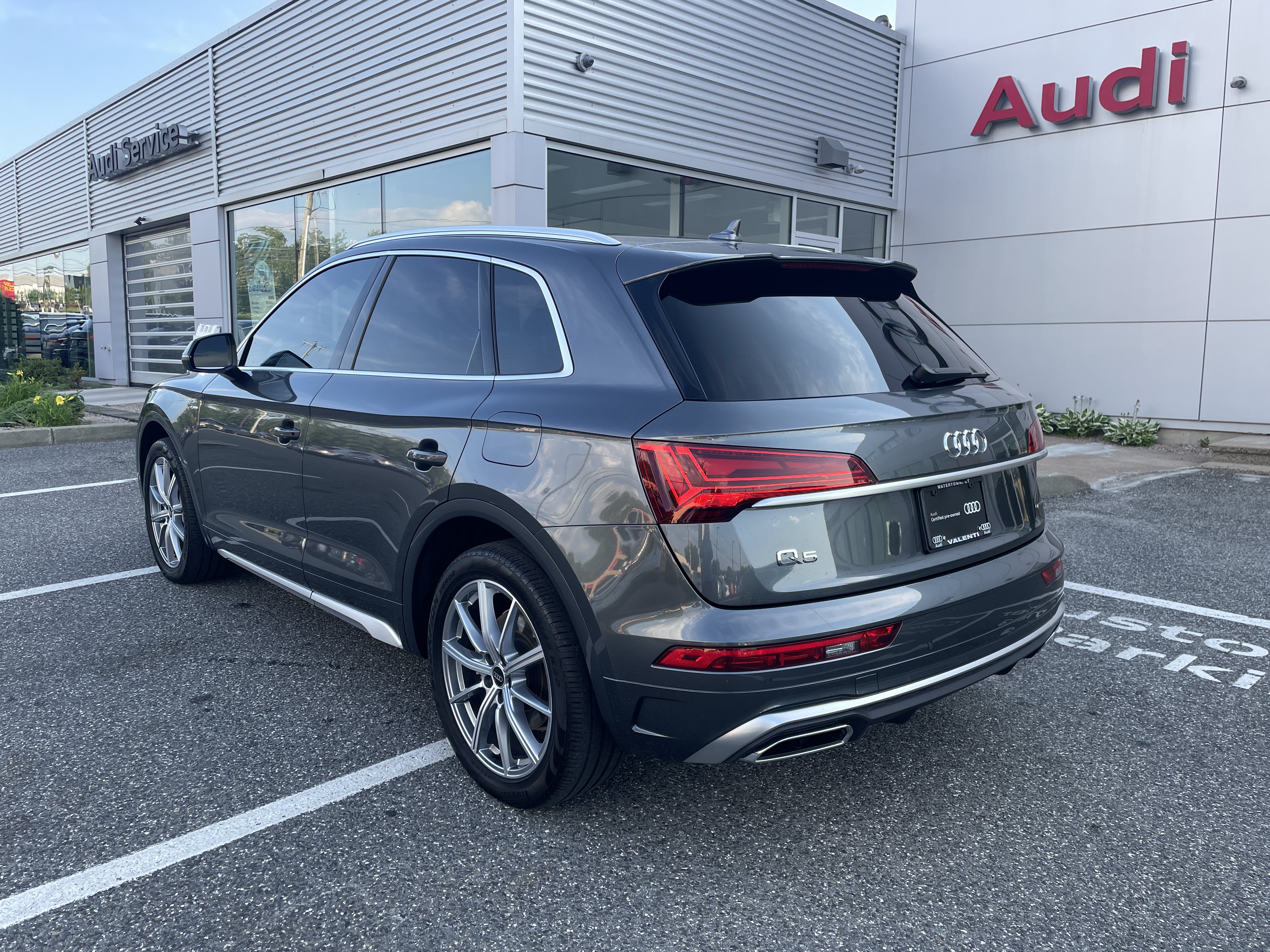 Certified 2022 Audi Q5 e Premium Plus w/ Premium Plus Package AWD/4WD image 5