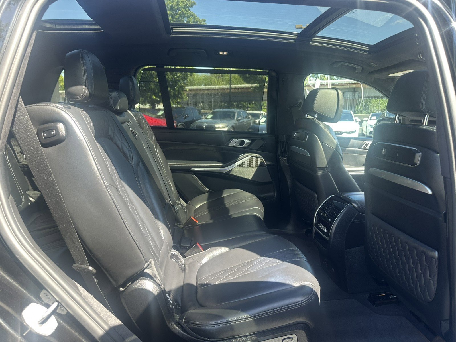 Used 2023 BMW X7 M60i w/ M Sport Professional Package image 23