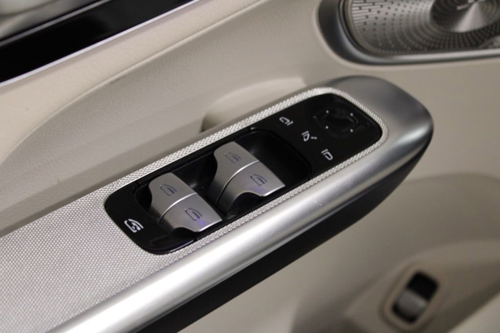 Used 2024 Mercedes-Benz GLC 300 image 21