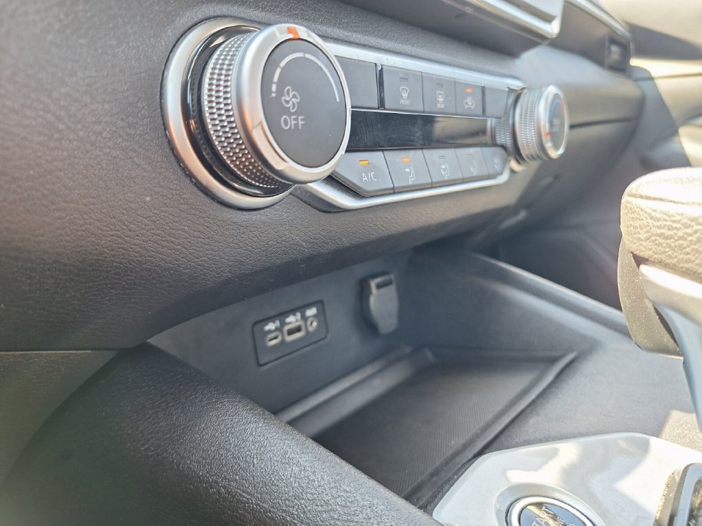 Used 2025 Nissan Altima 2.5 SV FWD image 14
