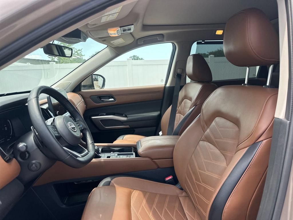 Used 2024 Nissan Pathfinder Platinum w/ Cargo Package FWD image 43