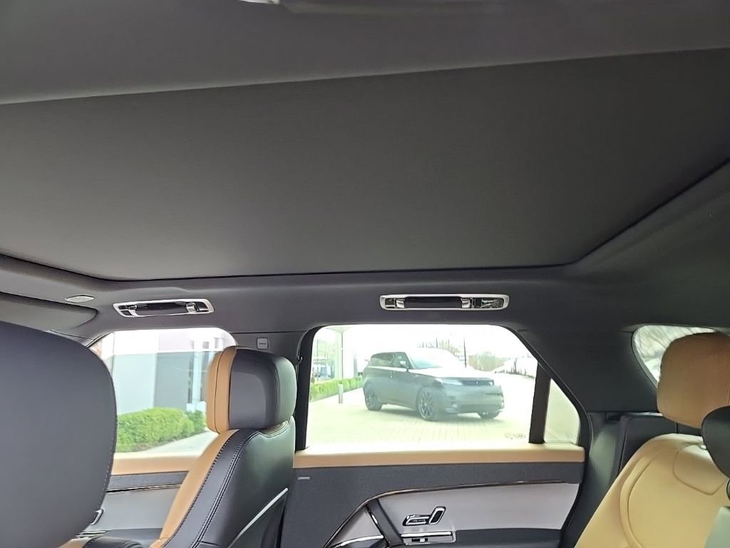 Used 2025 Land Rover Range Rover Sport Dynamic SE image 15