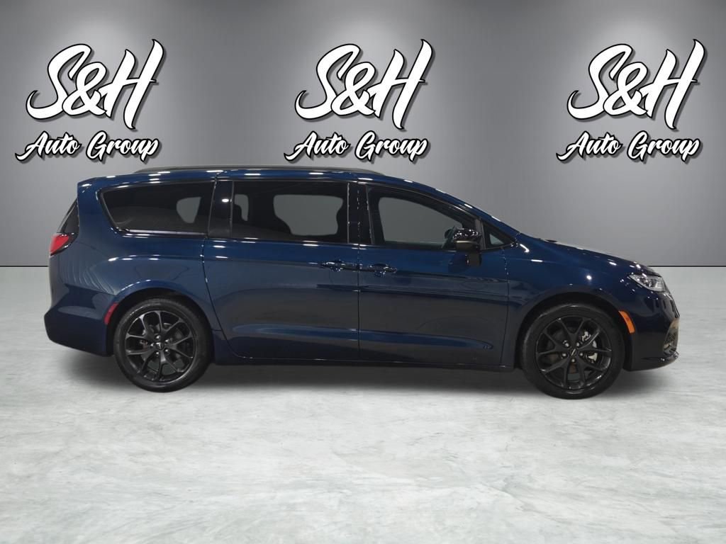 Used 2025 Chrysler Pacifica Limited image 23