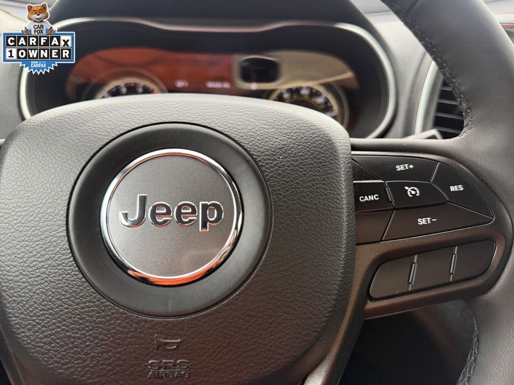 Used 2022 Jeep Cherokee Trailhawk w/ Comfort/Convenience Group AWD/4WD image 26