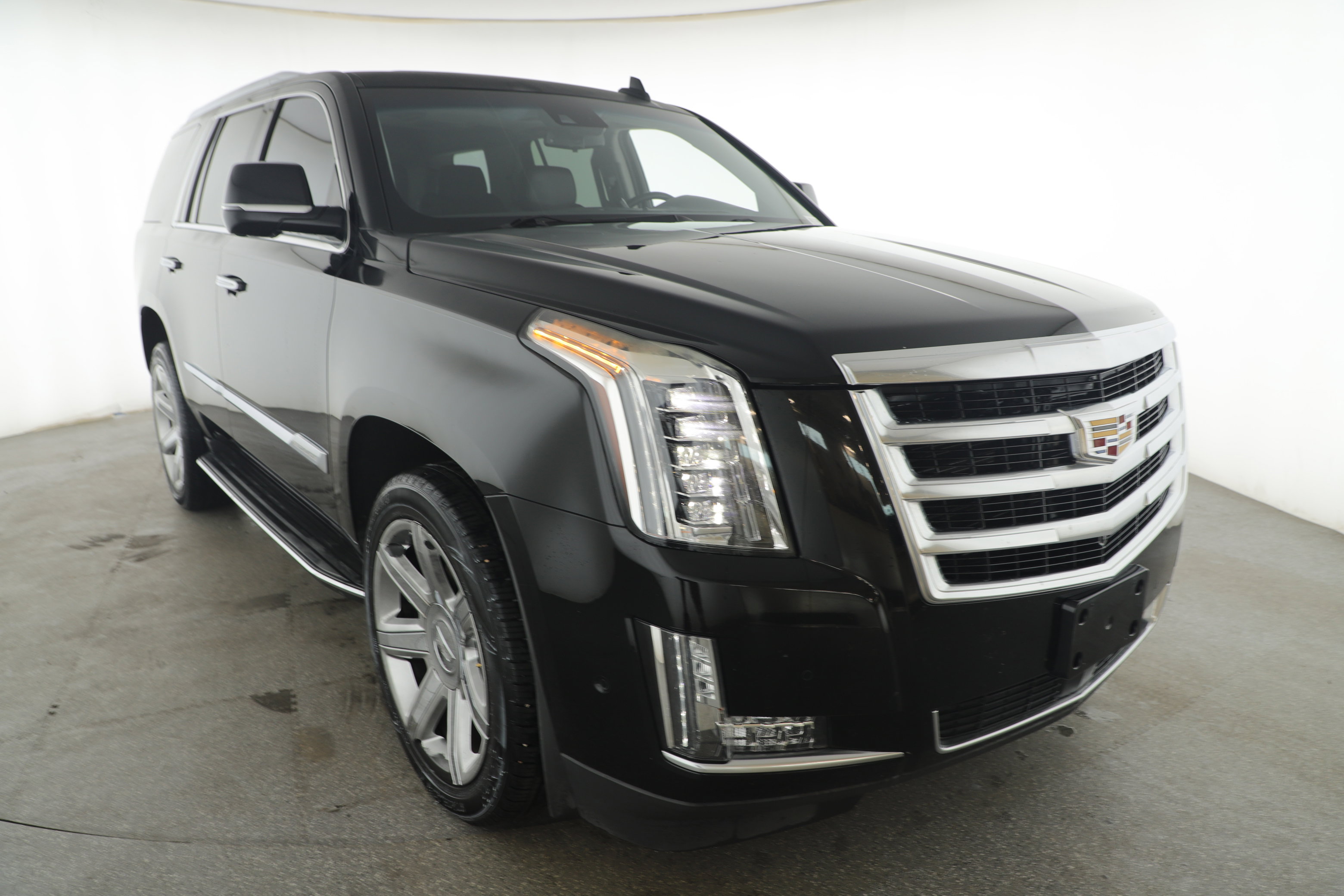 Used 2017 Cadillac Escalade Premium Luxury image 3
