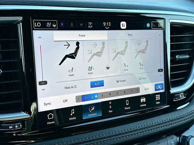 Used 2025 Chrysler Pacifica Pinnacle image 16