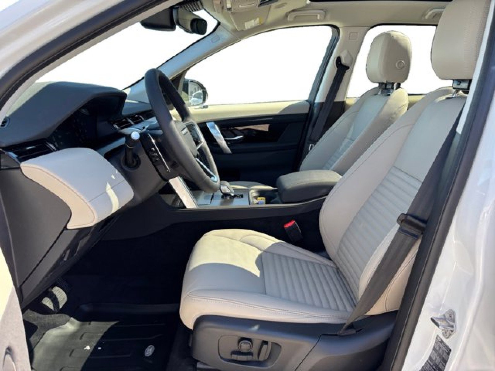 Used 2025 Land Rover Discovery Sport S image 10