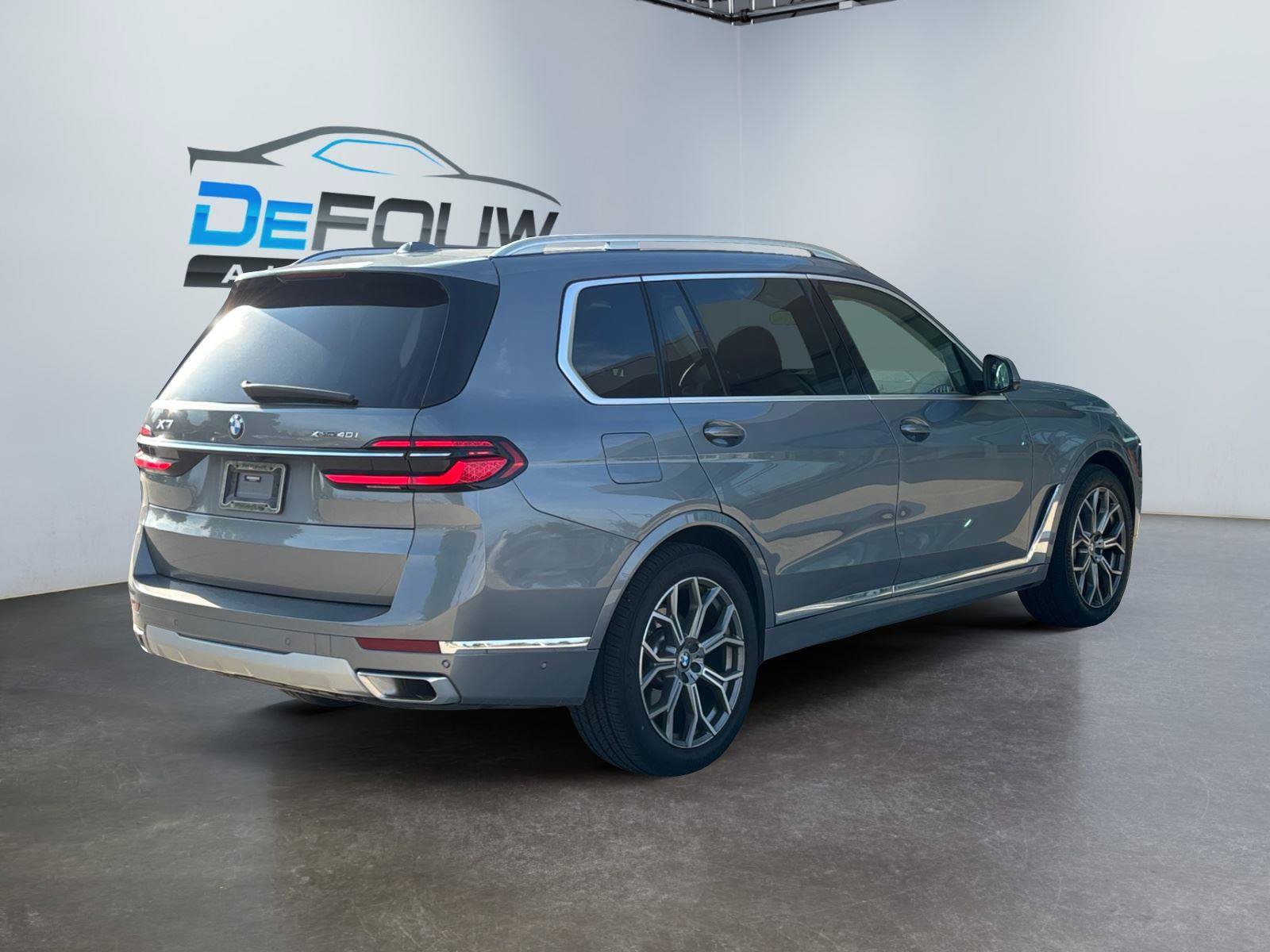 Used 2024 BMW X7 xDrive40i AWD/4WD image 3