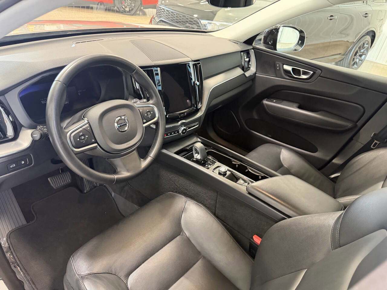 Used 2024 Volvo XC60 T8 Core AWD/4WD image 9