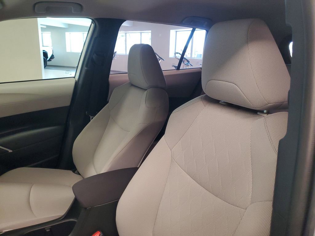 Used 2023 Toyota Corolla Cross L image 16