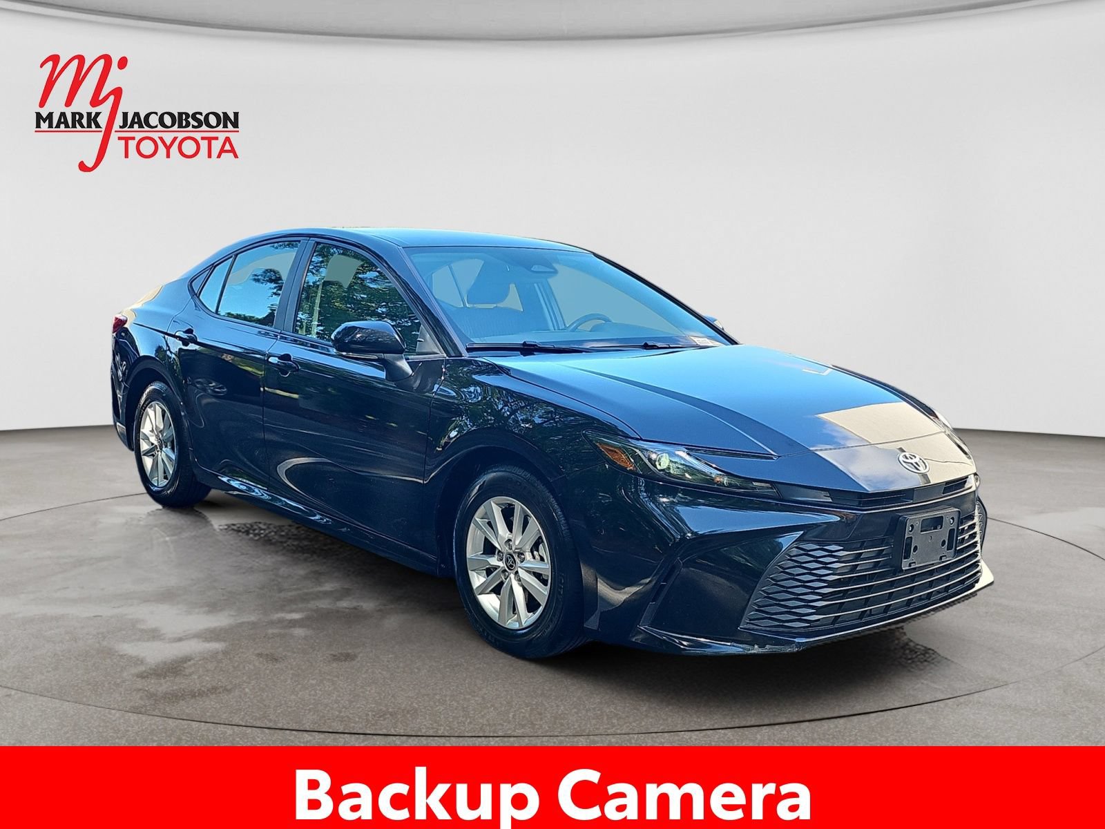 Used 2025 Toyota Camry LE FWD image 5