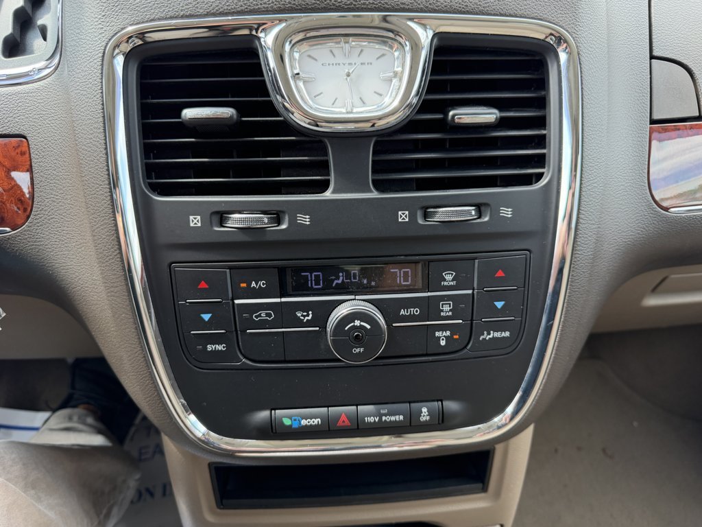 Used 2012 Chrysler Town & Country Touring w/ Entertainment Group #1 FWD image 28