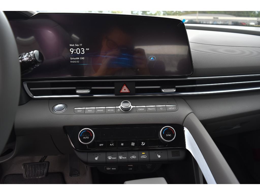 New 2025 Hyundai Elantra SEL image 18