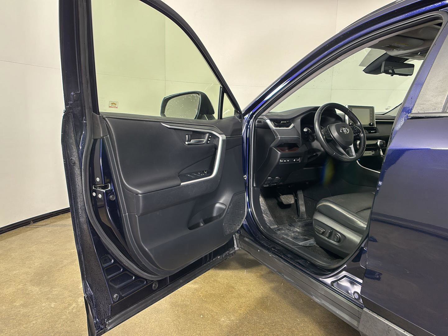 Used 2019 Toyota RAV4 Limited w/ Cold Weather Package AWD/4WD image 2