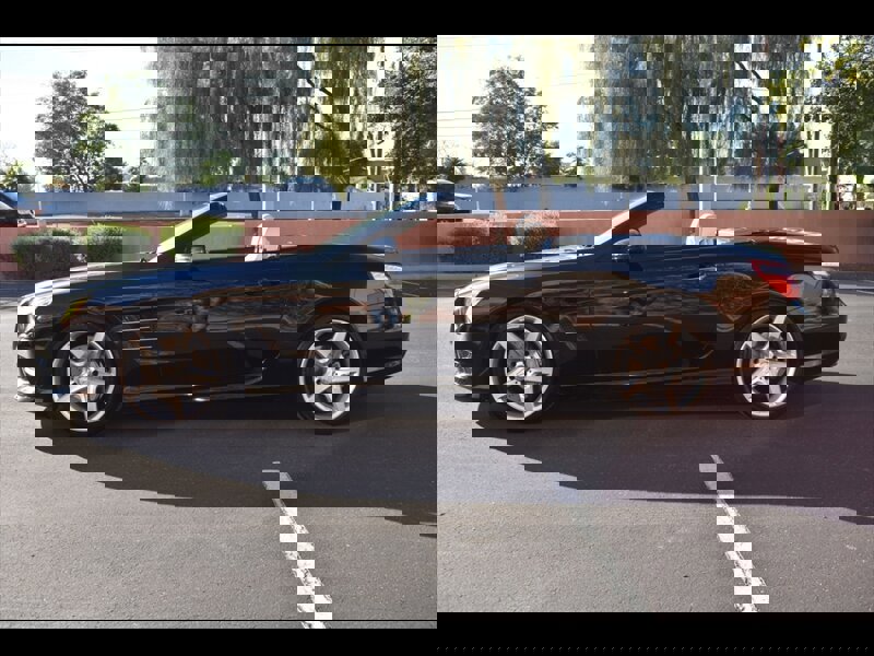 Used 2015 Mercedes-Benz SL 550 w/ Driver Assistance Package image 9