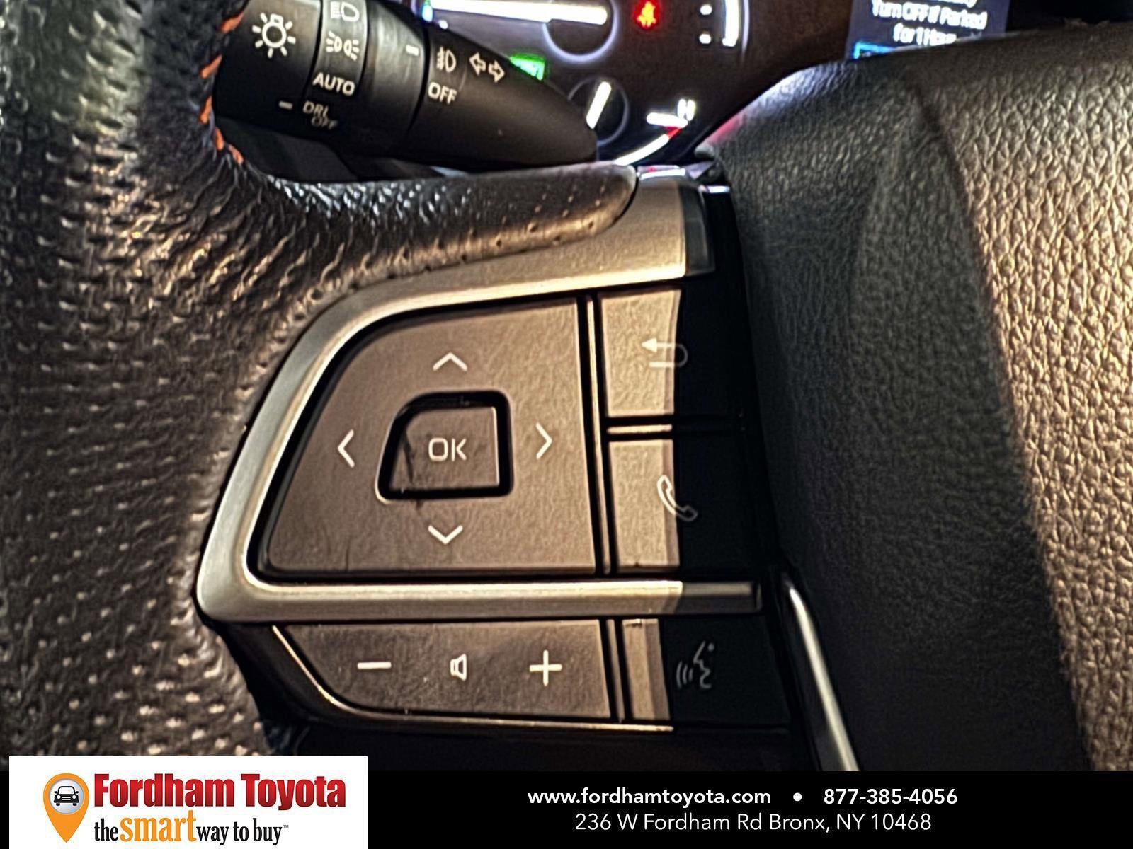 Used 2024 Toyota Sienna XSE w/ XSE Plus Package image 21