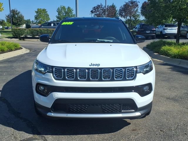 Used 2025 Jeep Compass Limited AWD/4WD image 2