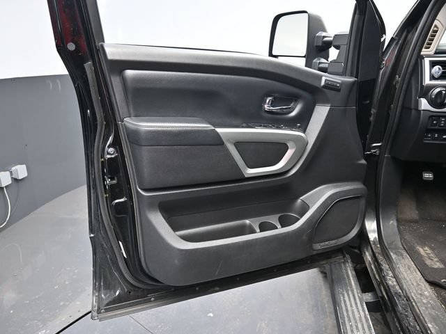 Used 2016 Nissan Titan PRO-4X w/ Pro-4x Convenience Package AWD/4WD image 12