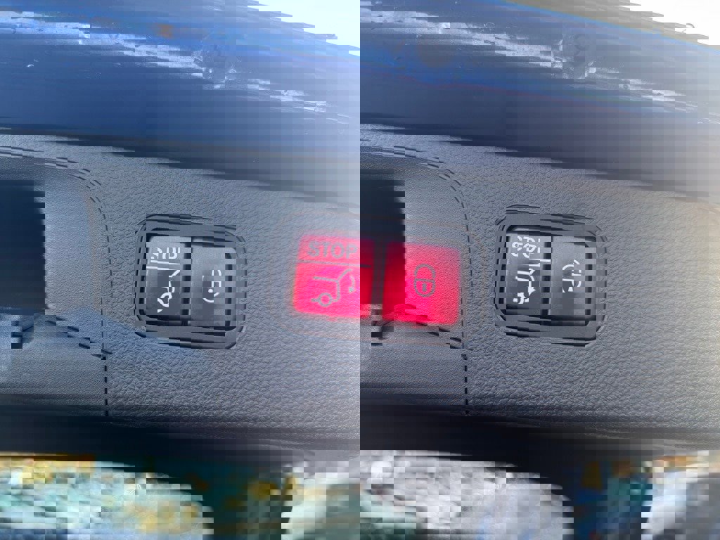 Used 2022 Mercedes-Benz GLC 300 4MATIC image 32