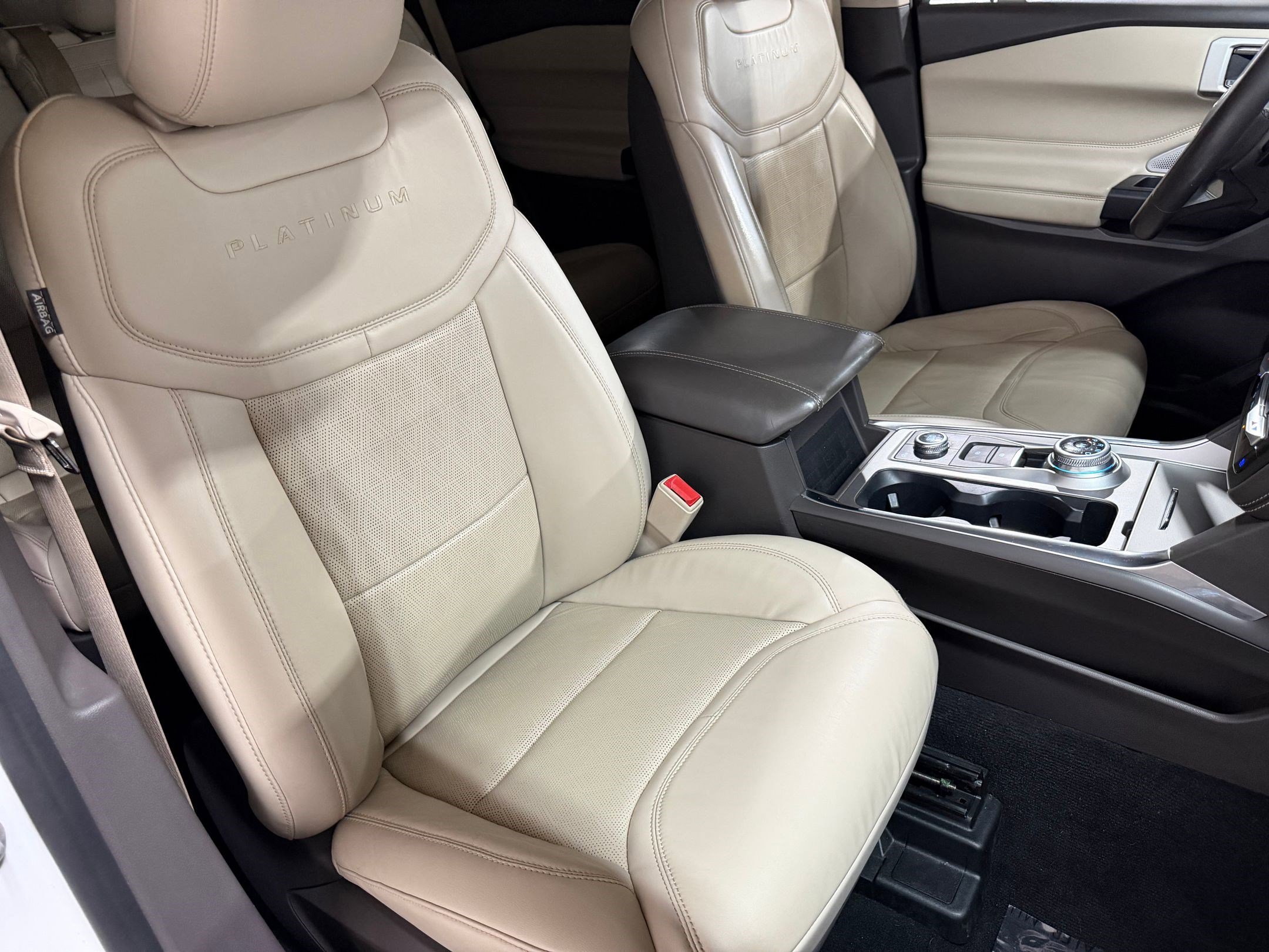 Used 2020 Ford Explorer Platinum w/ Premium Technology Package AWD/4WD image 48