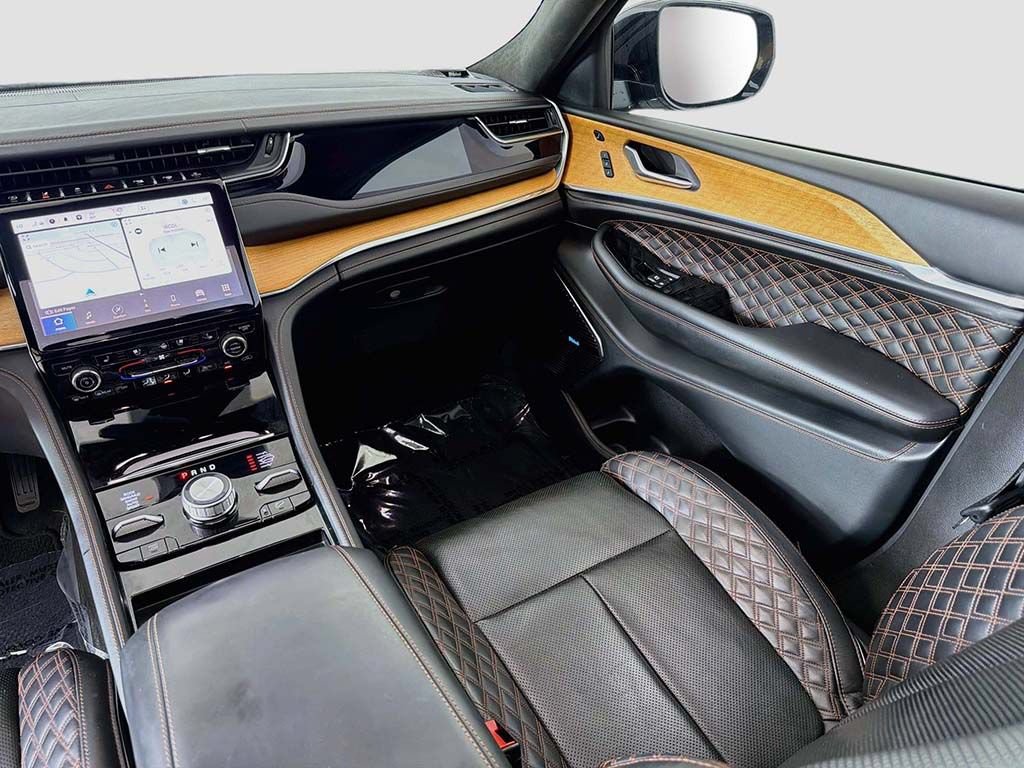 Used 2023 Jeep Grand Cherokee L Summit AWD/4WD image 36