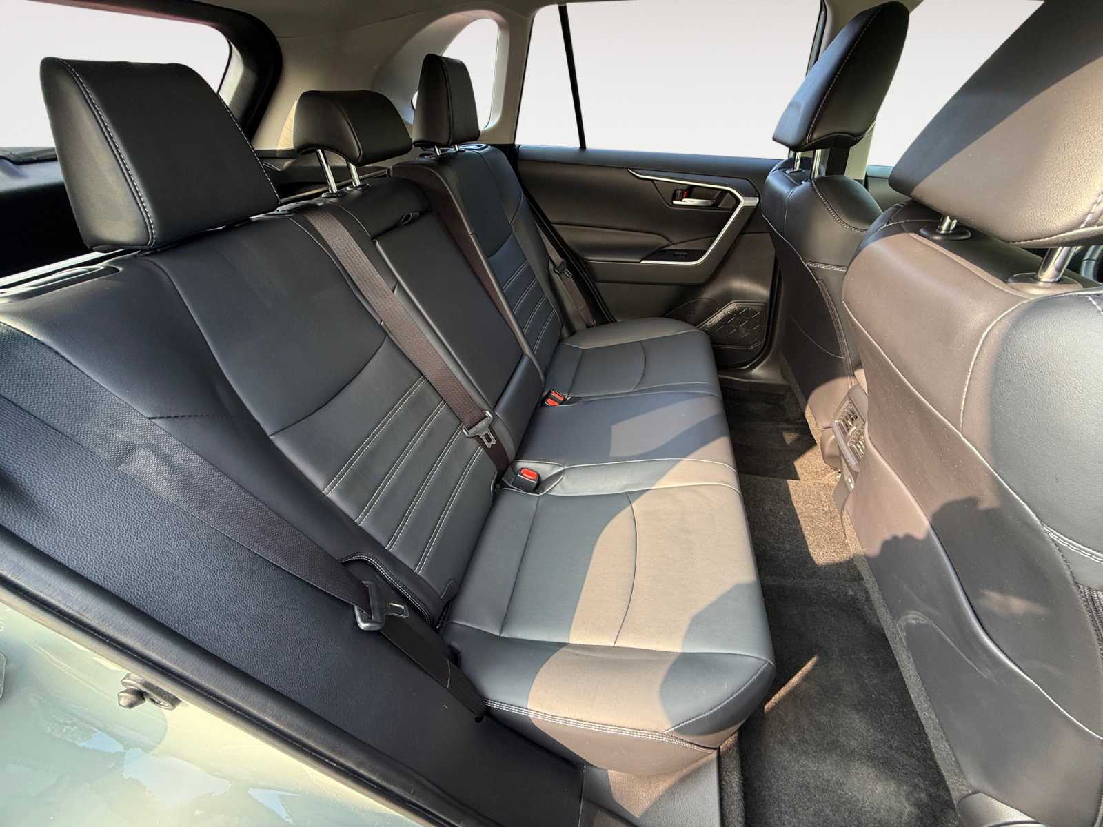 Used 2023 Toyota RAV4 XLE Premium AWD/4WD image 18