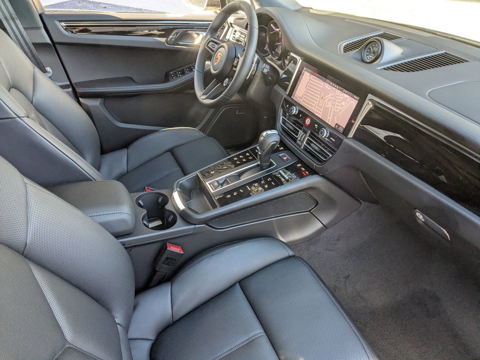 New 2026 Porsche Macan Turbo image 27