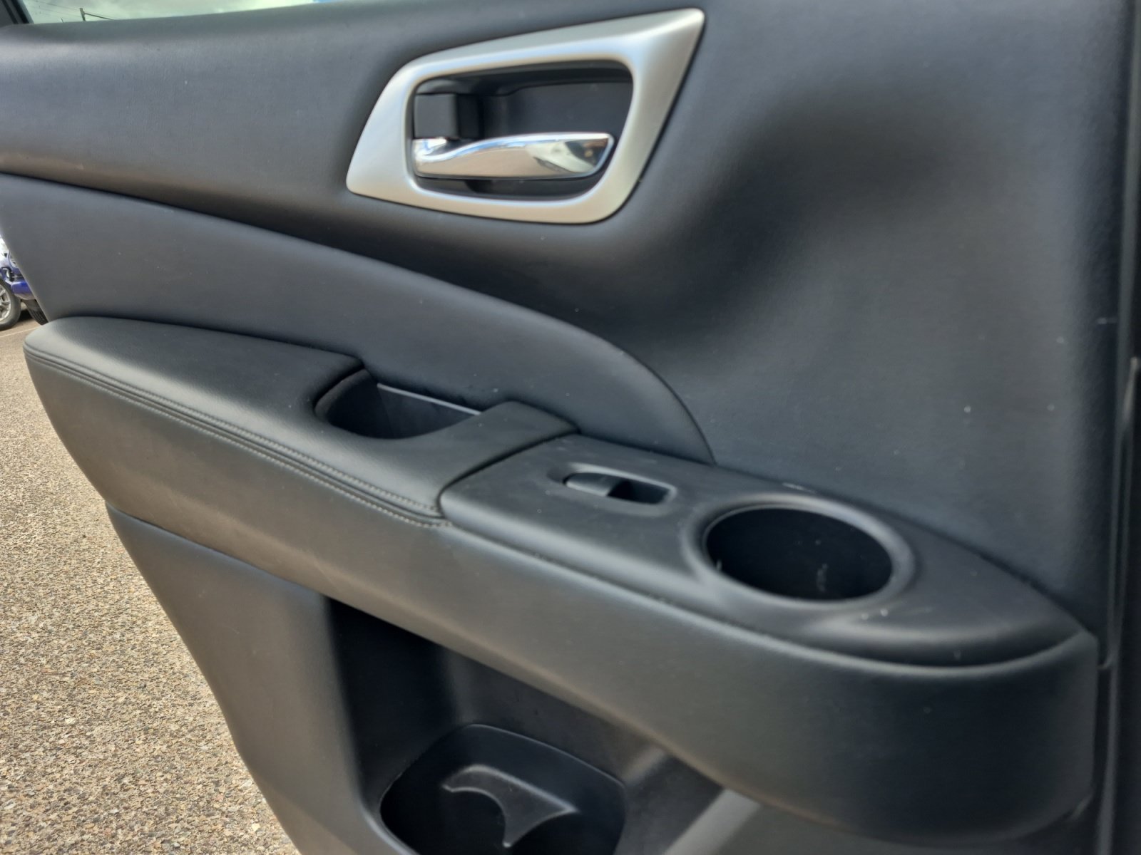 Used 2020 Nissan Pathfinder S FWD image 19