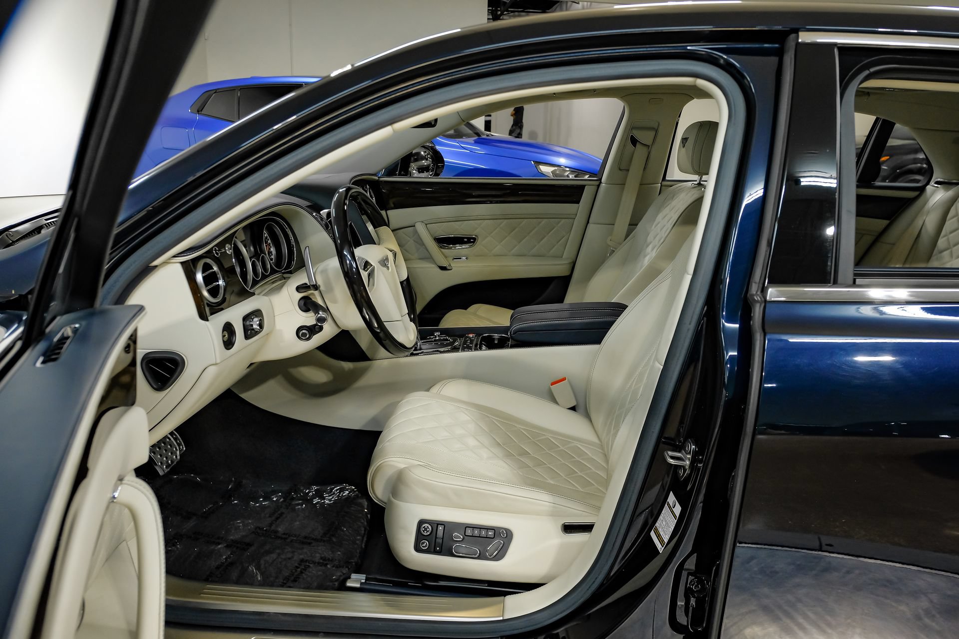 Used 2018 Bentley Flying Spur W12 AWD/4WD image 4