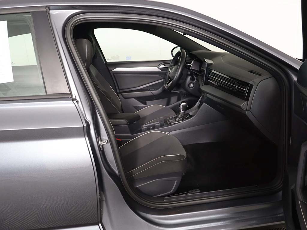 Used 2025 Volkswagen Jetta Sport FWD image 29