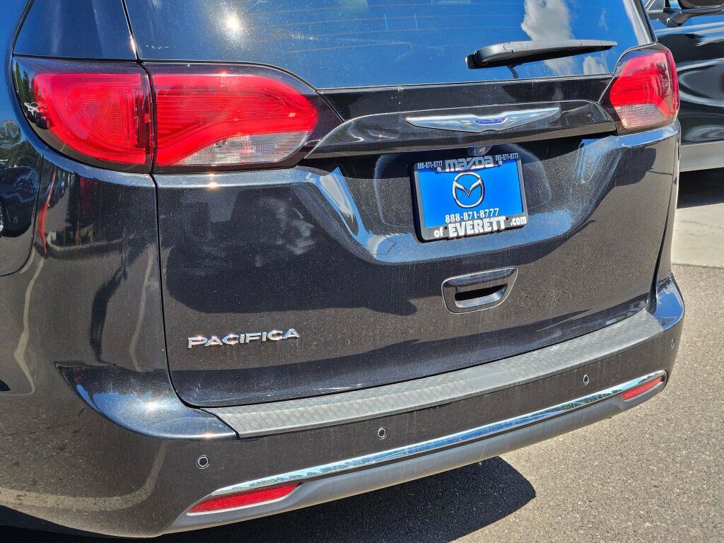 Used 2019 Chrysler Pacifica Touring-L FWD image 10