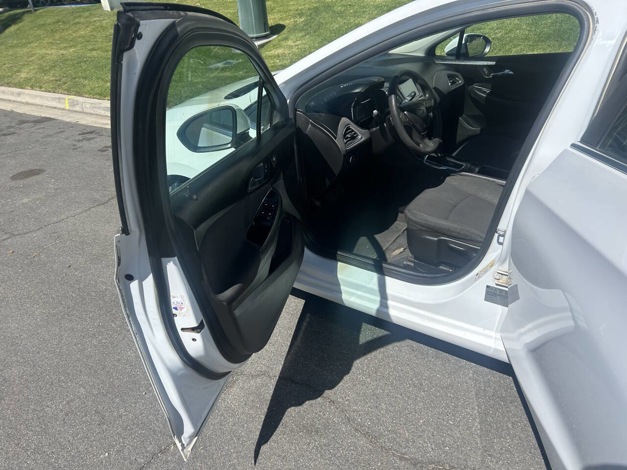 Used 2017 Chevrolet Cruze LT image 6