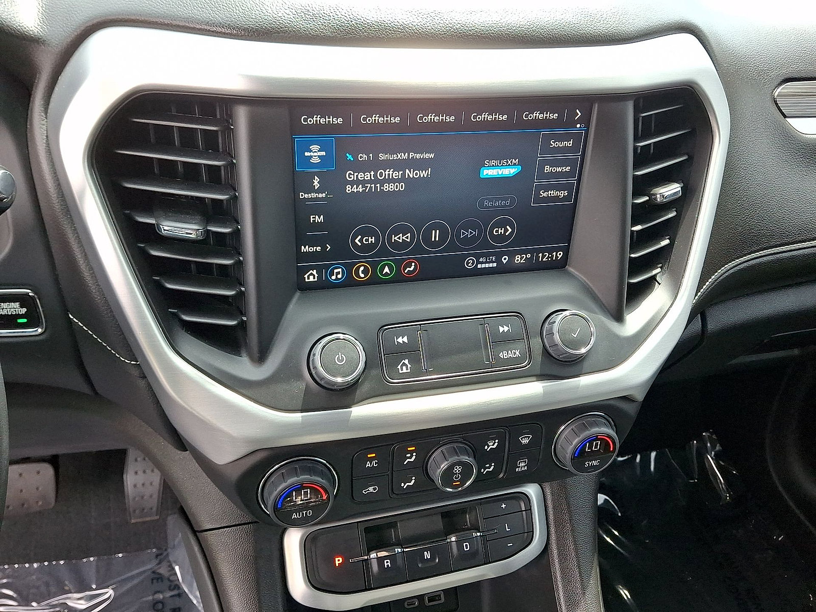 Used 2023 GMC Acadia SLT w/ LPO, Floor Liner Package FWD image 14
