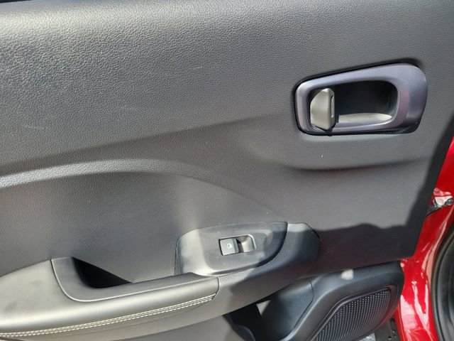 Used 2025 Hyundai Venue Limited FWD image 13