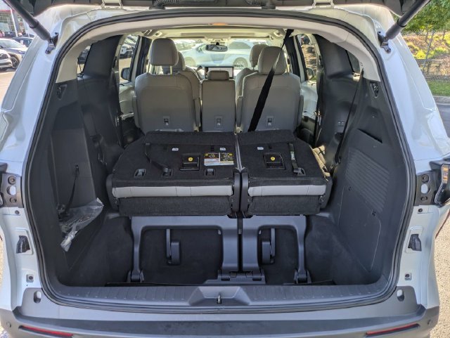 Certified 2026 Toyota Sienna XLE FWD image 15