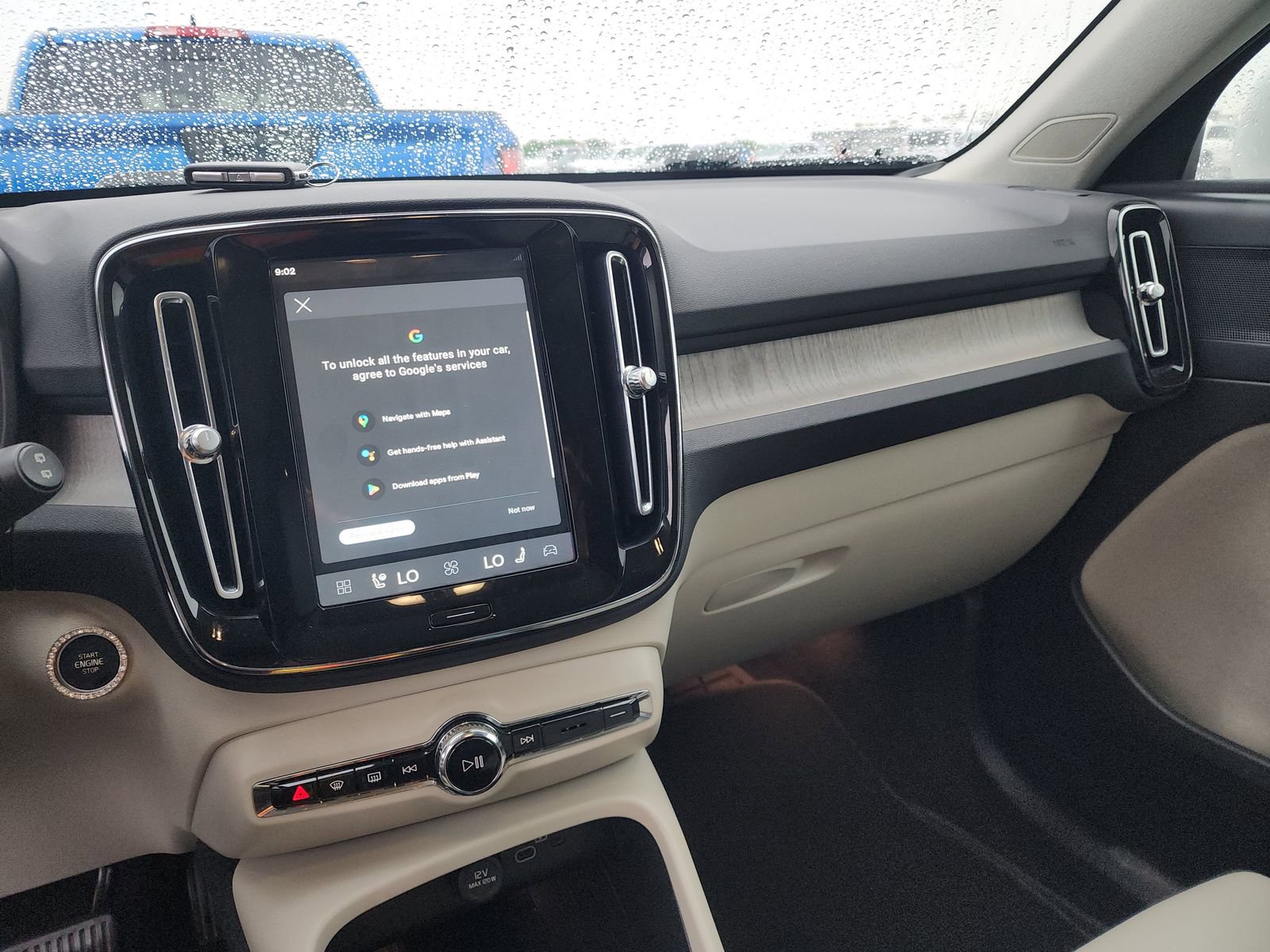 Used 2023 Volvo XC40 B4 Plus w/ Driver Assist Package FWD image 17