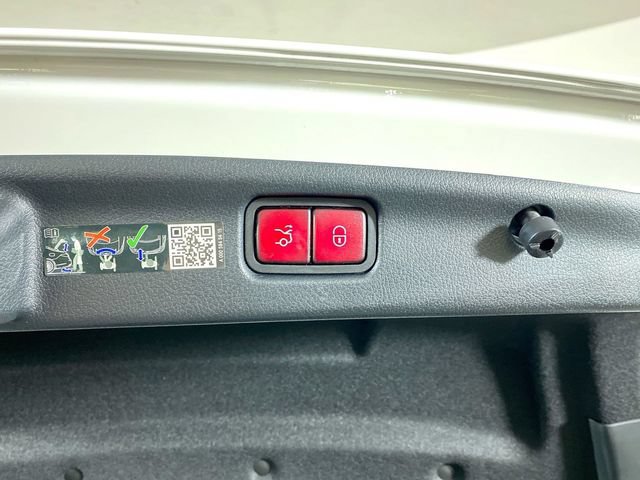 Used 2025 Mercedes-Benz C 300 Sedan image 34