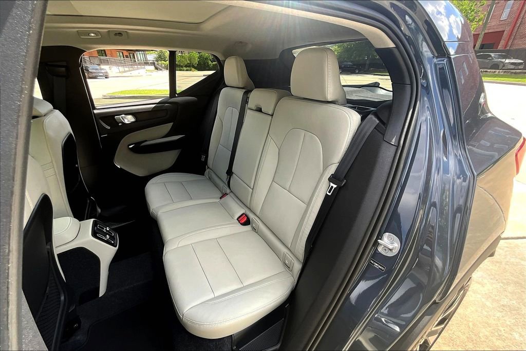 New 2026 Volvo XC40 B5 Ultra w/ Protection Package Premier AWD/4WD image 16